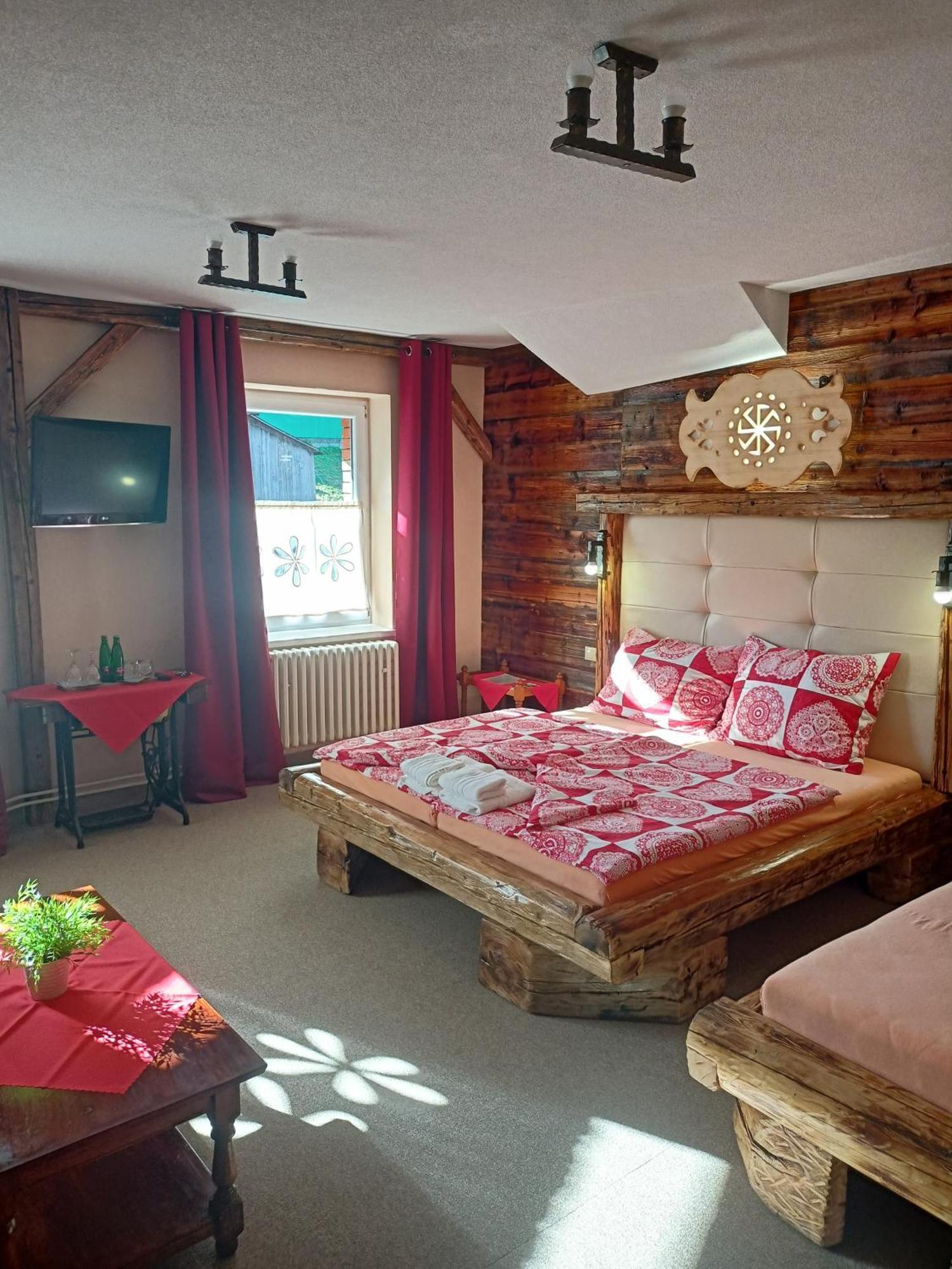 Hotel Kolonial Skalite Bilik gambar